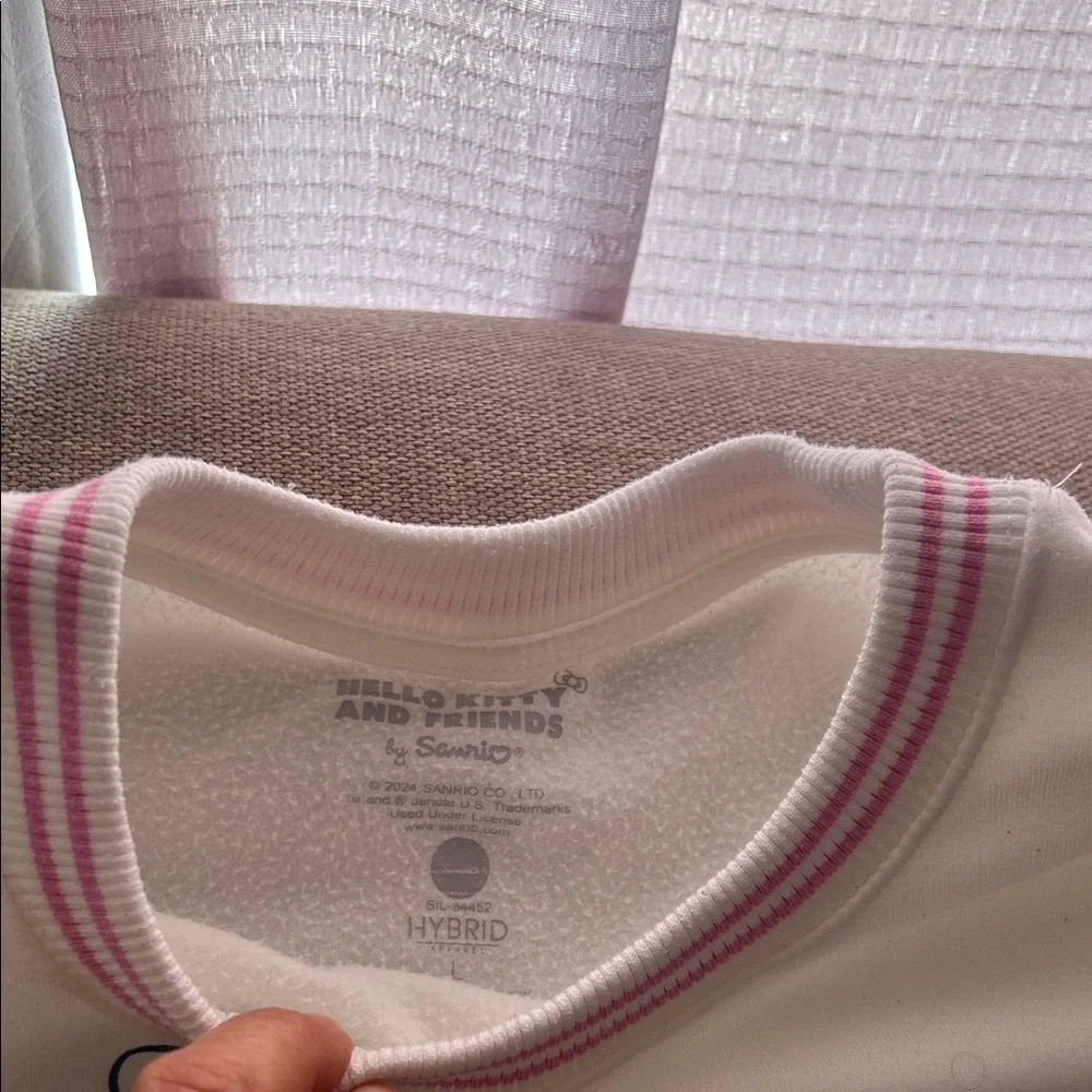 Hello Kitty White & Pink Crewneck Sweatshirt with Character Print